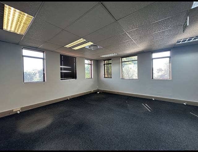 116.80M² OFFICE TO LET IN DIE HOEWES